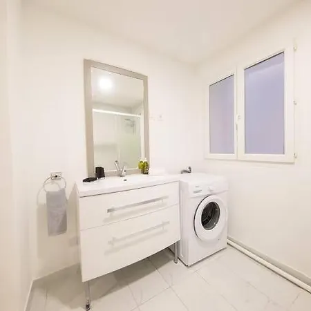 Emplacement Ideal, Maison Calme & Cosy Avec Cour