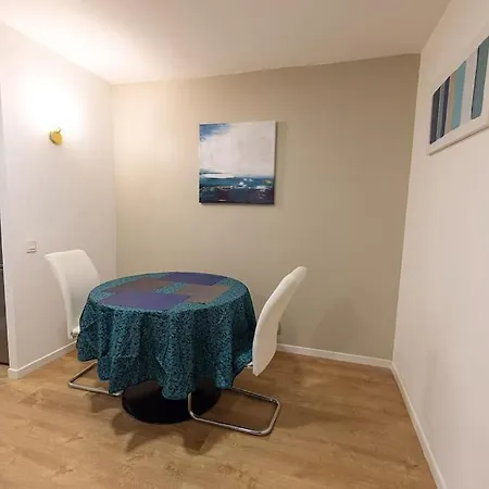 Emplacement Ideal, Maison Calme & Cosy Avec Cour *