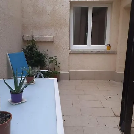 Διαμέρισμα Emplacement Ideal, Maison Calme & Cosy Avec Cour