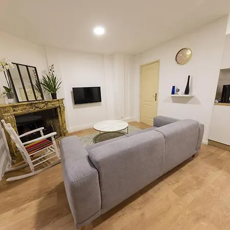 Διαμέρισμα Emplacement Ideal, Maison Calme & Cosy Avec Cour *